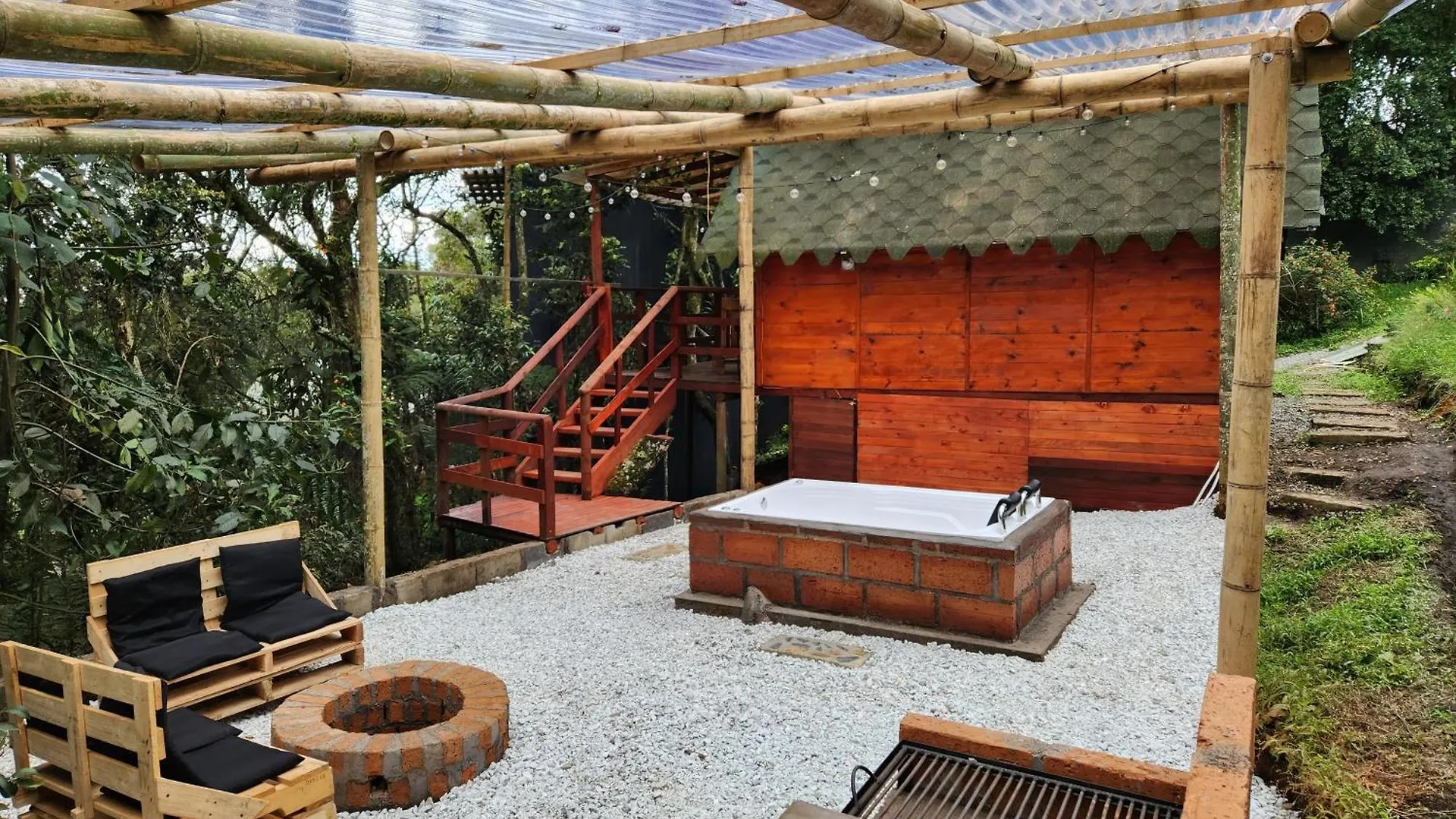 Cabana En La Naturaleza Con Jacuzzi - Santa Elena メデジン 0*,  コロンビア